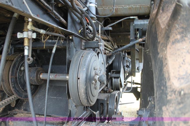 image for item F3342 2001 Gleaner R72 RWA combine