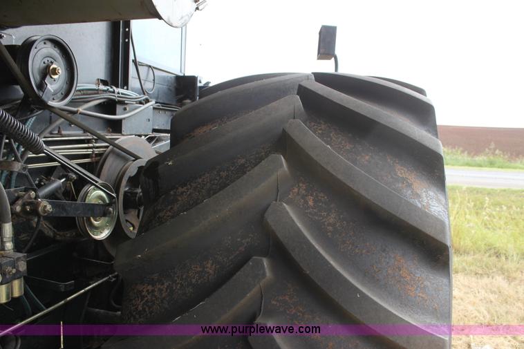 image for item F3342 2001 Gleaner R72 RWA combine