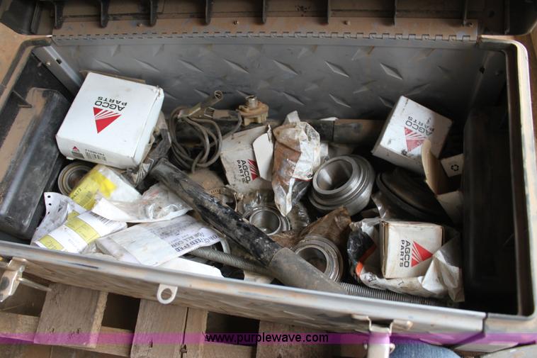 image for item F3349 Assorted Gleaner combine parts