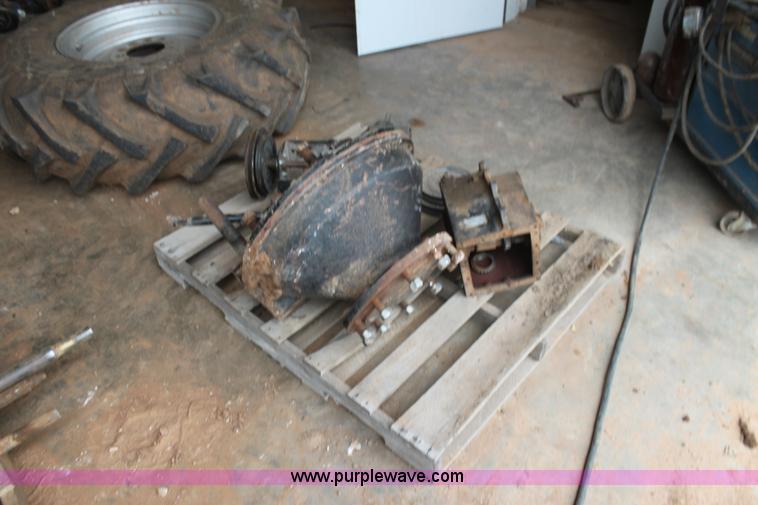 image for item F3349 Assorted Gleaner combine parts