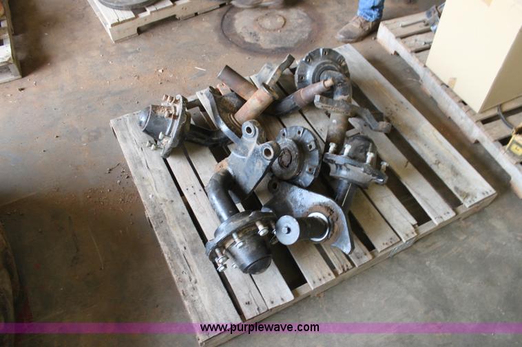 image for item F3349 Assorted Gleaner combine parts