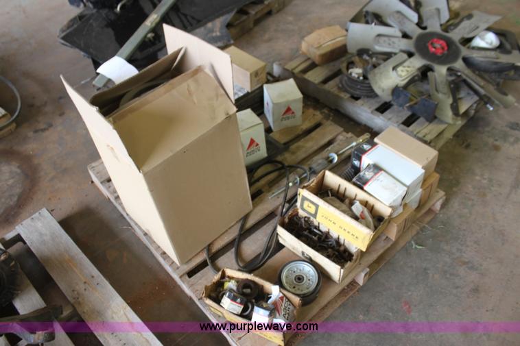 image for item F3349 Assorted Gleaner combine parts