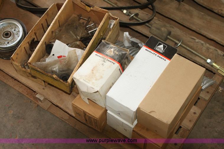 image for item F3349 Assorted Gleaner combine parts