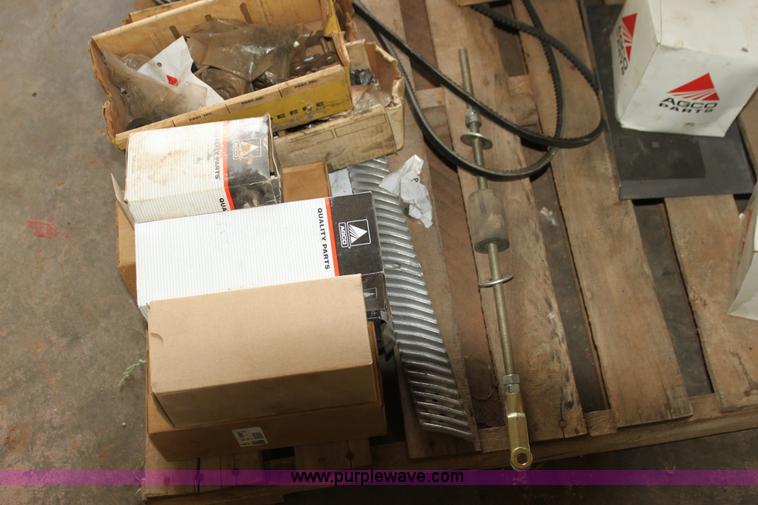 image for item F3349 Assorted Gleaner combine parts