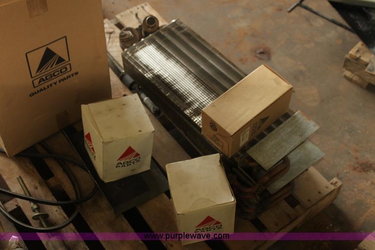 image for item F3349 Assorted Gleaner combine parts