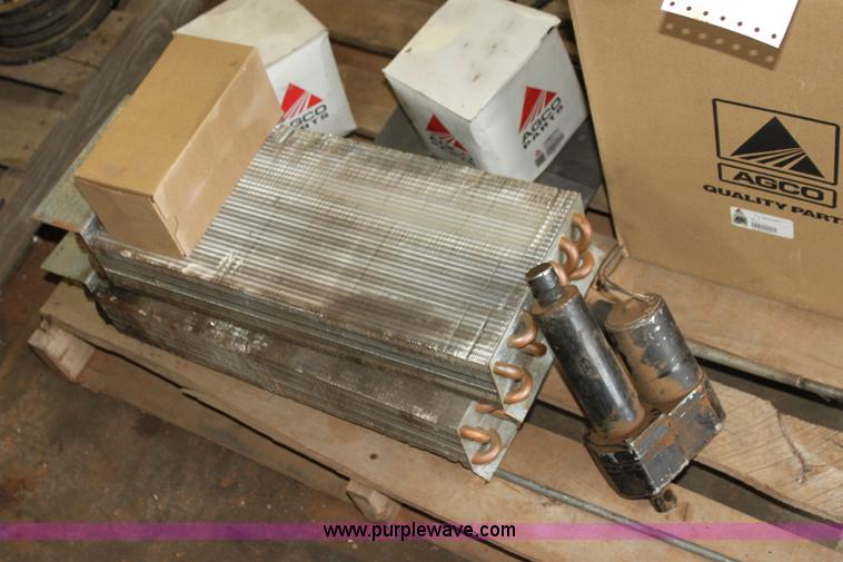 image for item F3349 Assorted Gleaner combine parts