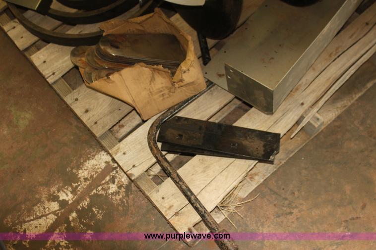 image for item F3349 Assorted Gleaner combine parts