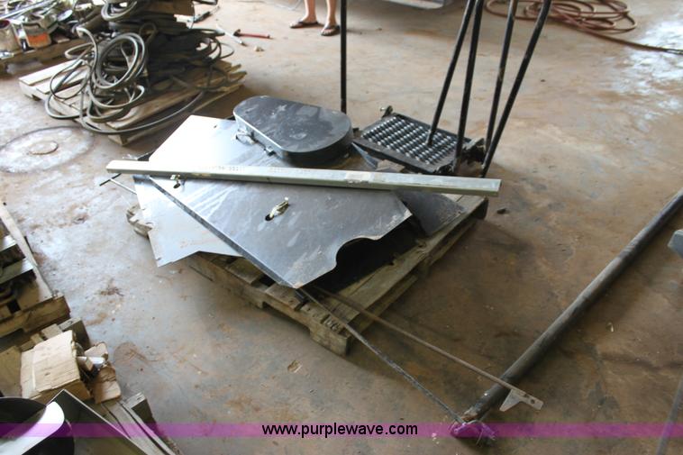 image for item F3349 Assorted Gleaner combine parts