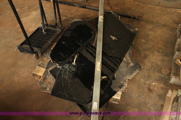 image for item F3349 Assorted Gleaner combine parts