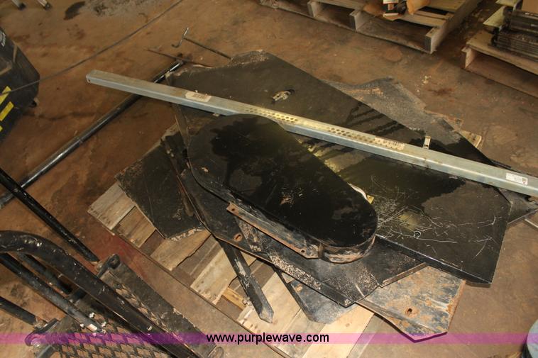 image for item F3349 Assorted Gleaner combine parts