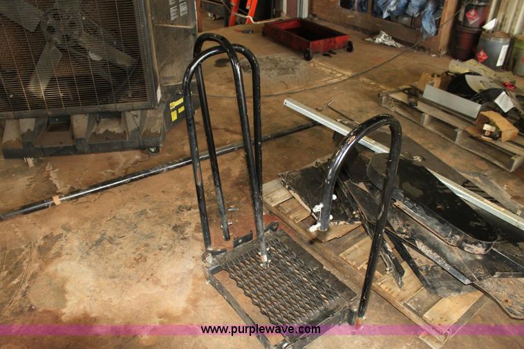 image for item F3349 Assorted Gleaner combine parts