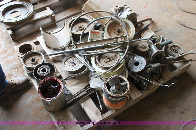 image for item F3349 Assorted Gleaner combine parts