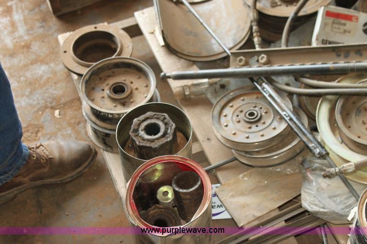 image for item F3349 Assorted Gleaner combine parts