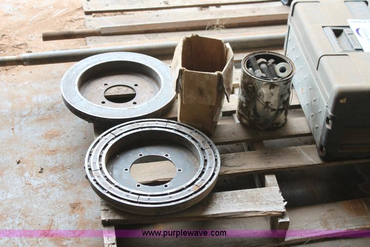 image for item F3349 Assorted Gleaner combine parts