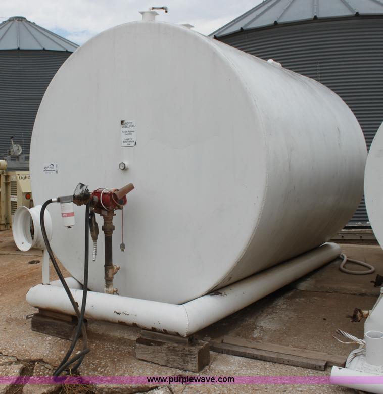 image for item F3352 4,000 gallon fuel tank