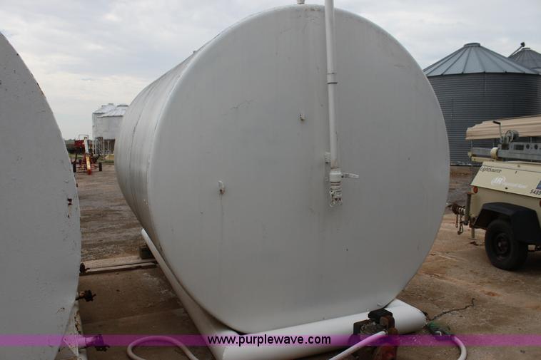 image for item F3352 4,000 gallon fuel tank