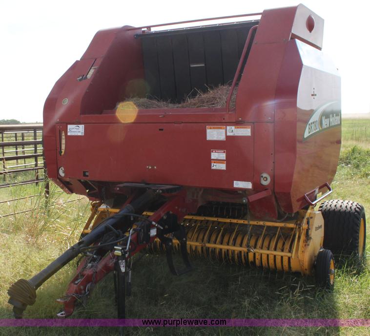 image for item F3356 New Holland BR780 round baler