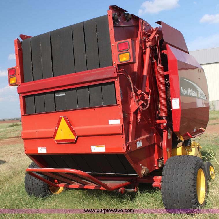 image for item F3356 New Holland BR780 round baler