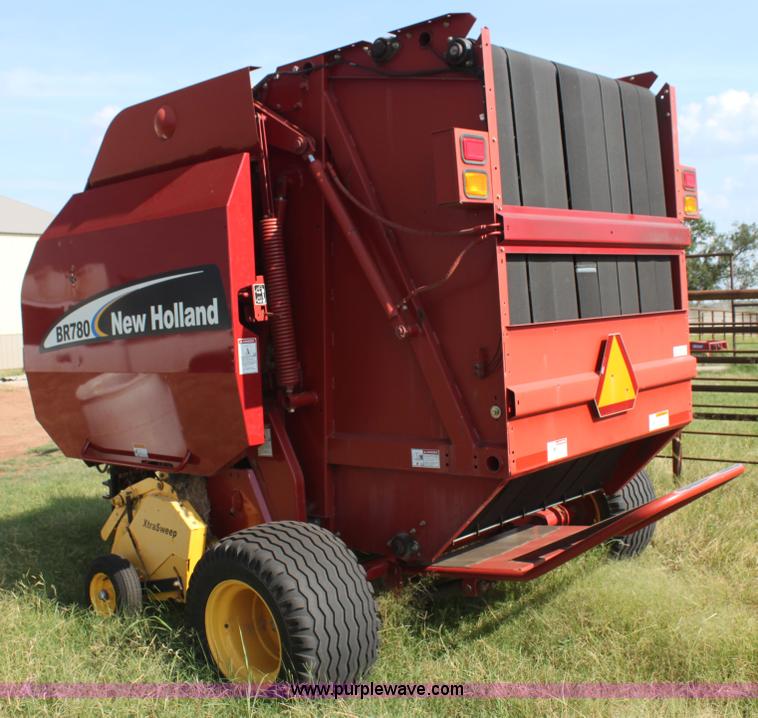 image for item F3356 New Holland BR780 round baler