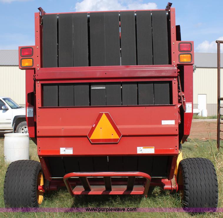 image for item F3356 New Holland BR780 round baler