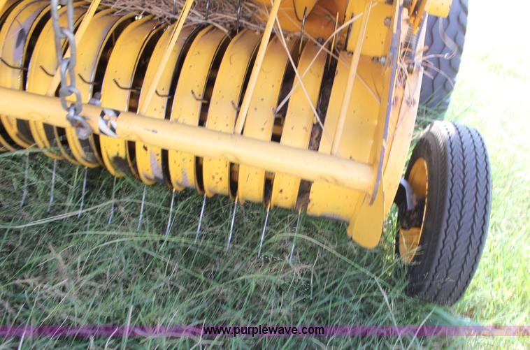 image for item F3356 New Holland BR780 round baler