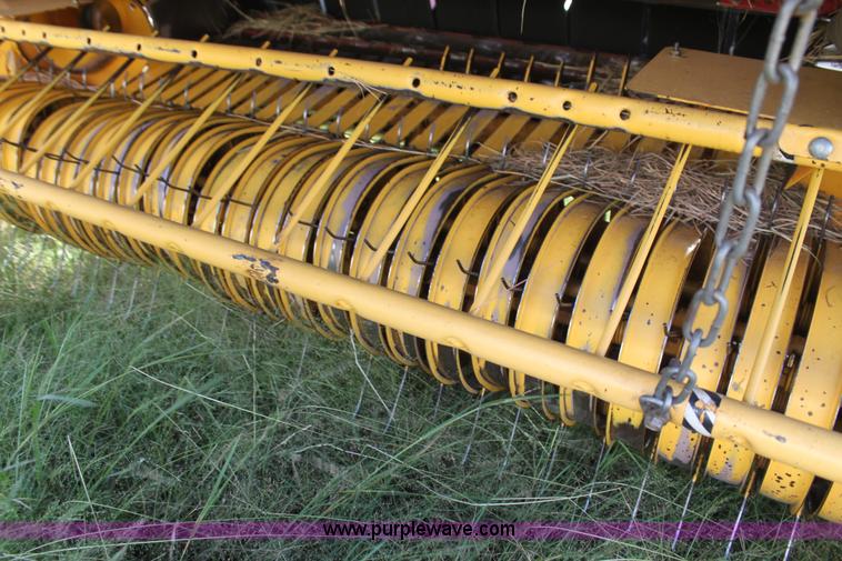 image for item F3356 New Holland BR780 round baler
