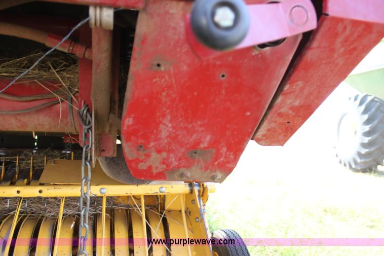 image for item F3356 New Holland BR780 round baler