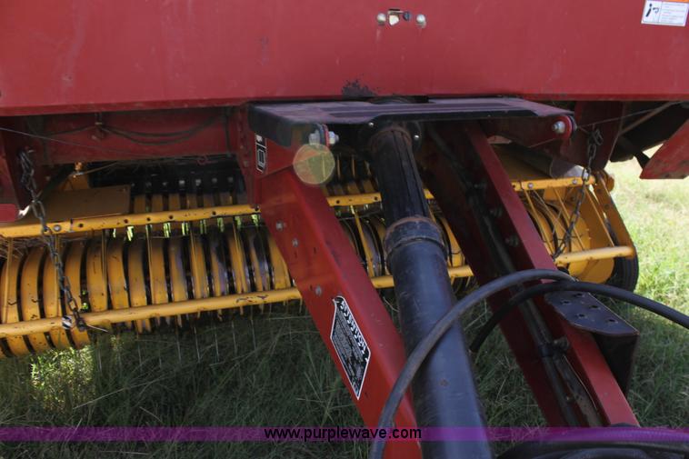 image for item F3356 New Holland BR780 round baler