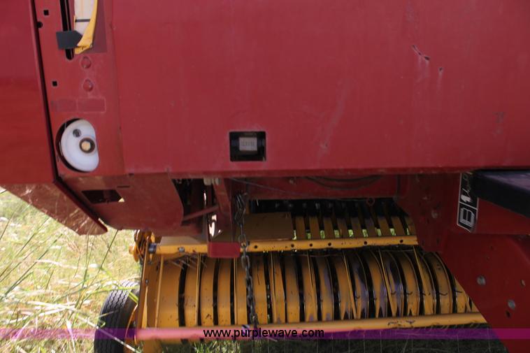 image for item F3356 New Holland BR780 round baler