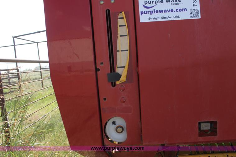 image for item F3356 New Holland BR780 round baler