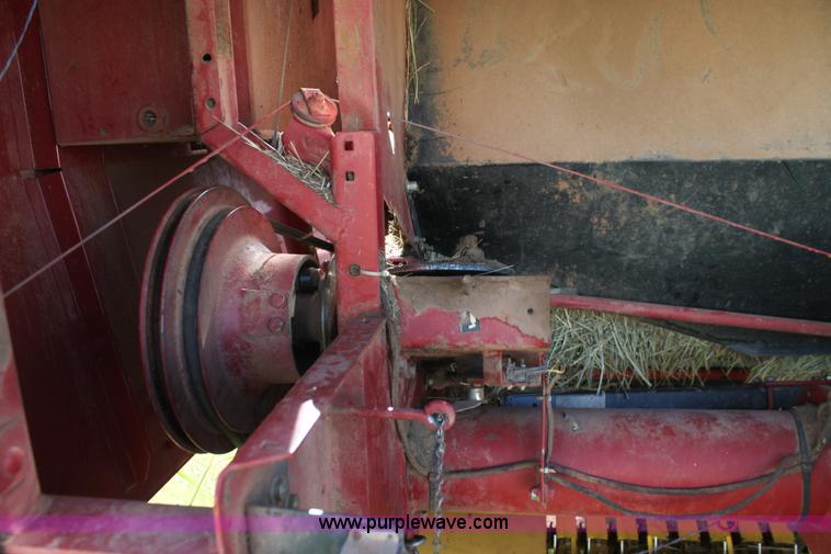 image for item F3356 New Holland BR780 round baler