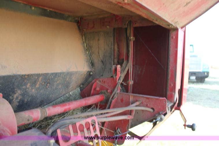 image for item F3356 New Holland BR780 round baler