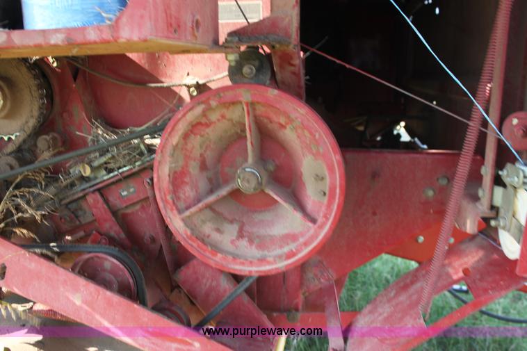 image for item F3356 New Holland BR780 round baler