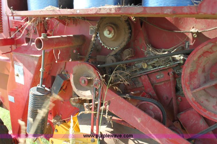 image for item F3356 New Holland BR780 round baler