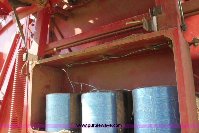 image for item F3356 New Holland BR780 round baler