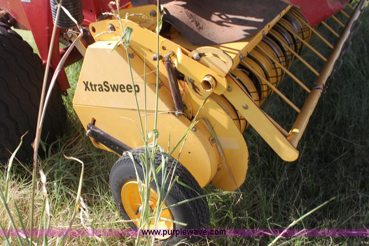 image for item F3356 New Holland BR780 round baler