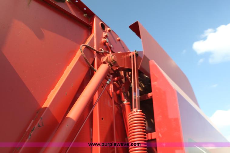 image for item F3356 New Holland BR780 round baler