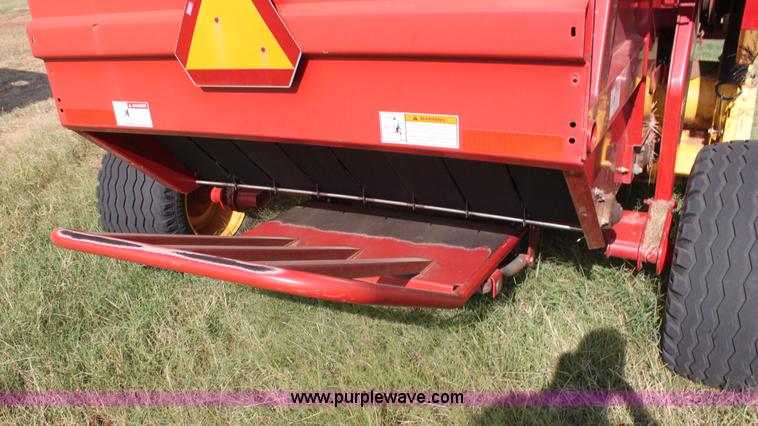 image for item F3356 New Holland BR780 round baler