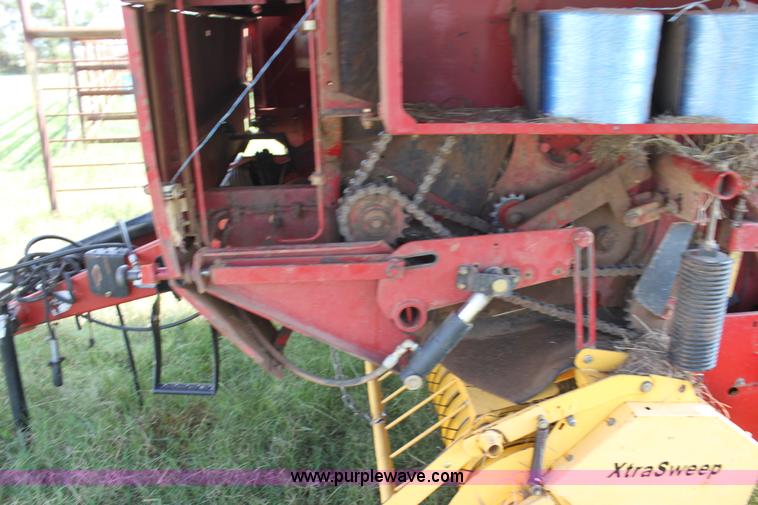 image for item F3356 New Holland BR780 round baler