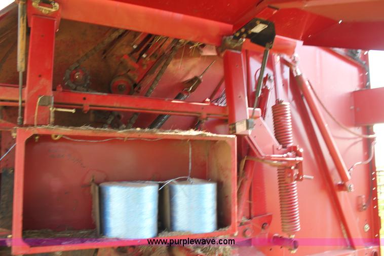 image for item F3356 New Holland BR780 round baler