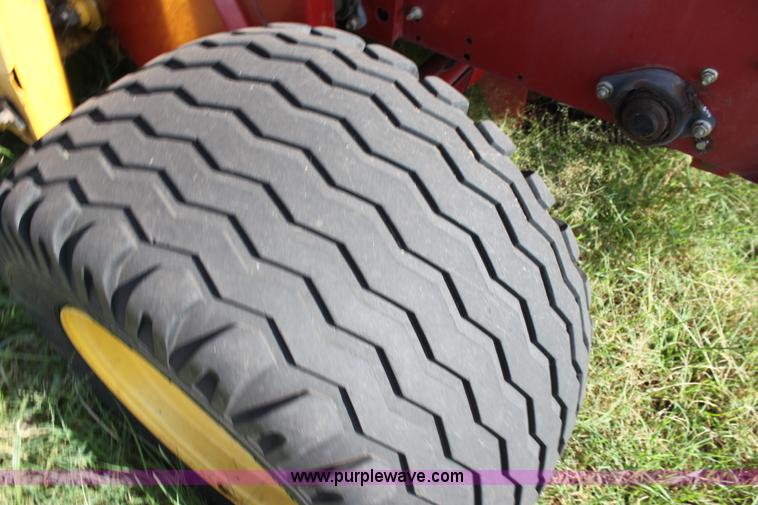 image for item F3356 New Holland BR780 round baler