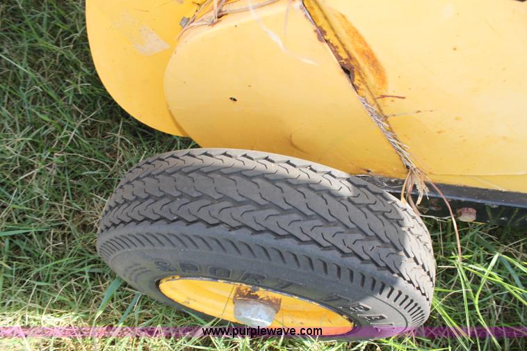 image for item F3356 New Holland BR780 round baler