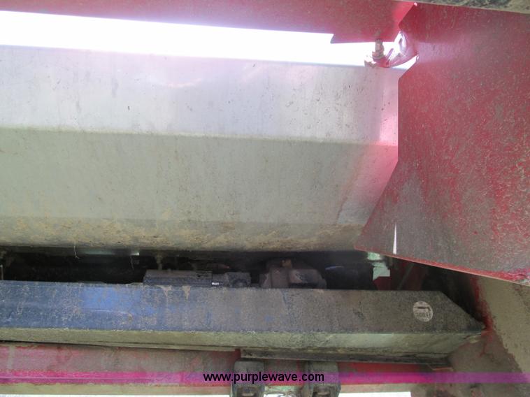 image for item F3505 Case IH 2412 corn head