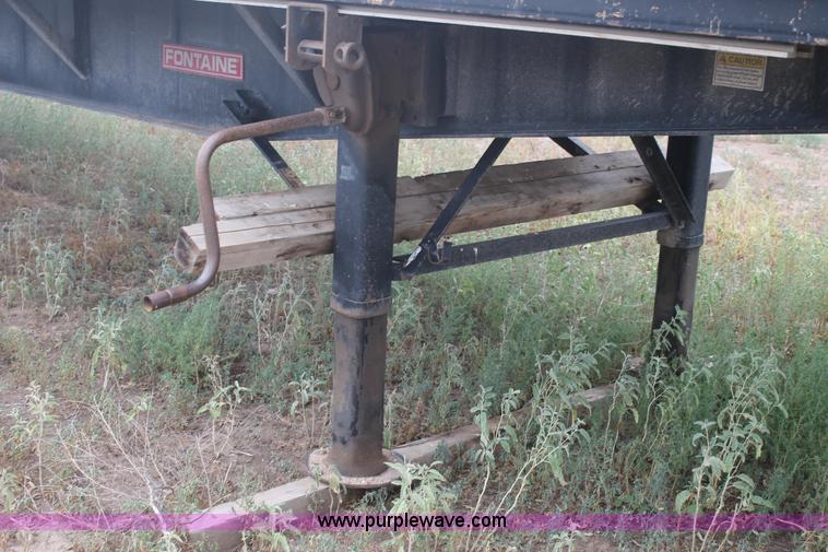 image for item H1736 2006 Fontaine EFTW-7-8048WSAWK flatbed trailer