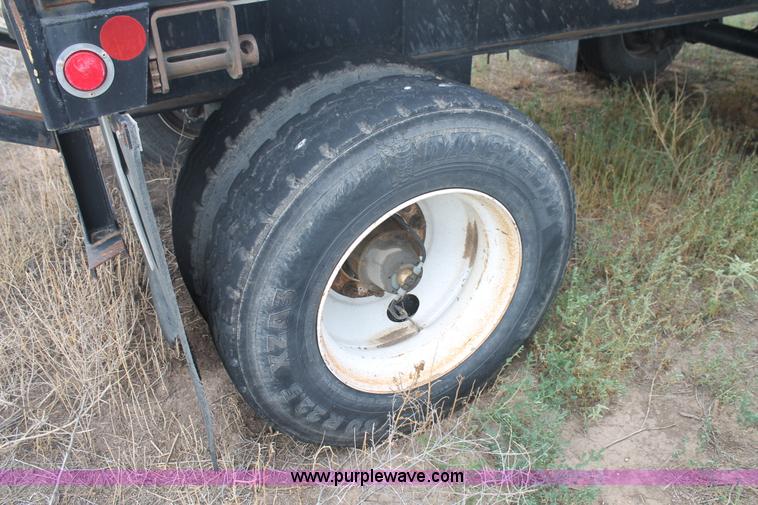 image for item H1736 2006 Fontaine EFTW-7-8048WSAWK flatbed trailer