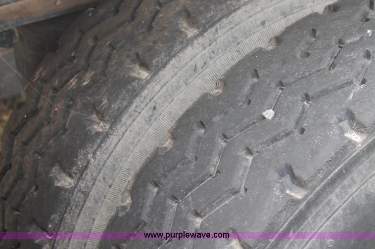 image for item H1736 2006 Fontaine EFTW-7-8048WSAWK flatbed trailer