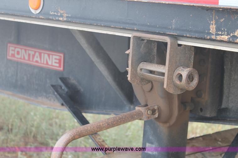 image for item H1736 2006 Fontaine EFTW-7-8048WSAWK flatbed trailer