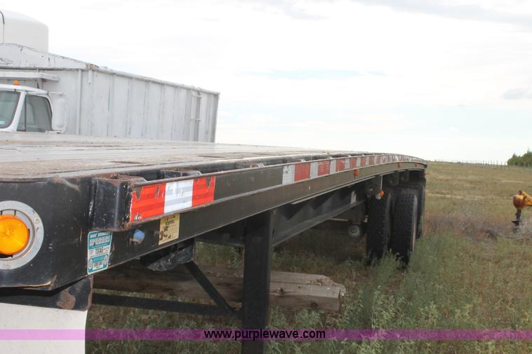 image for item H1736 2006 Fontaine EFTW-7-8048WSAWK flatbed trailer