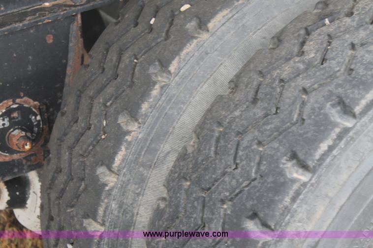 image for item H1736 2006 Fontaine EFTW-7-8048WSAWK flatbed trailer