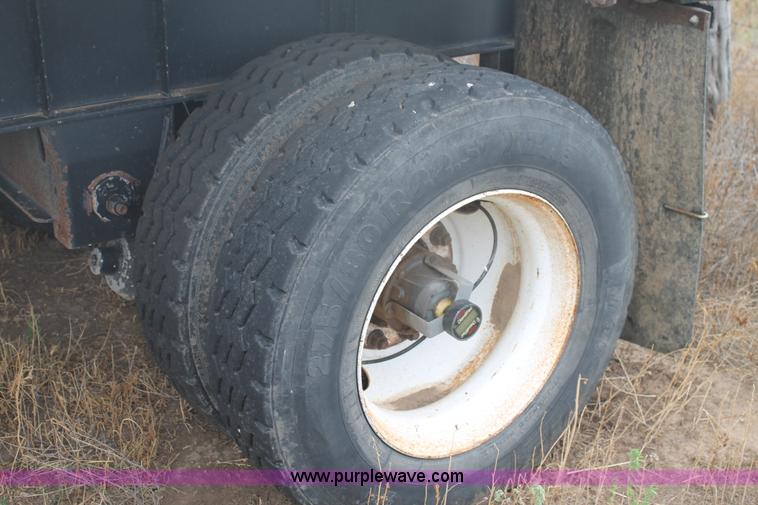 image for item H1736 2006 Fontaine EFTW-7-8048WSAWK flatbed trailer